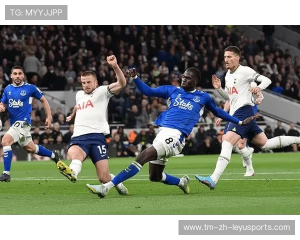 埃弗顿靠身体对抗稳住局势：汗水与毅力编织的防线